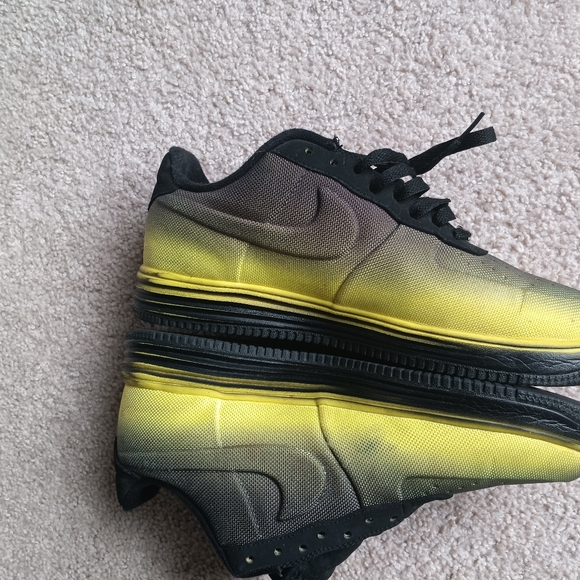 Nike - Picture 4 of 5